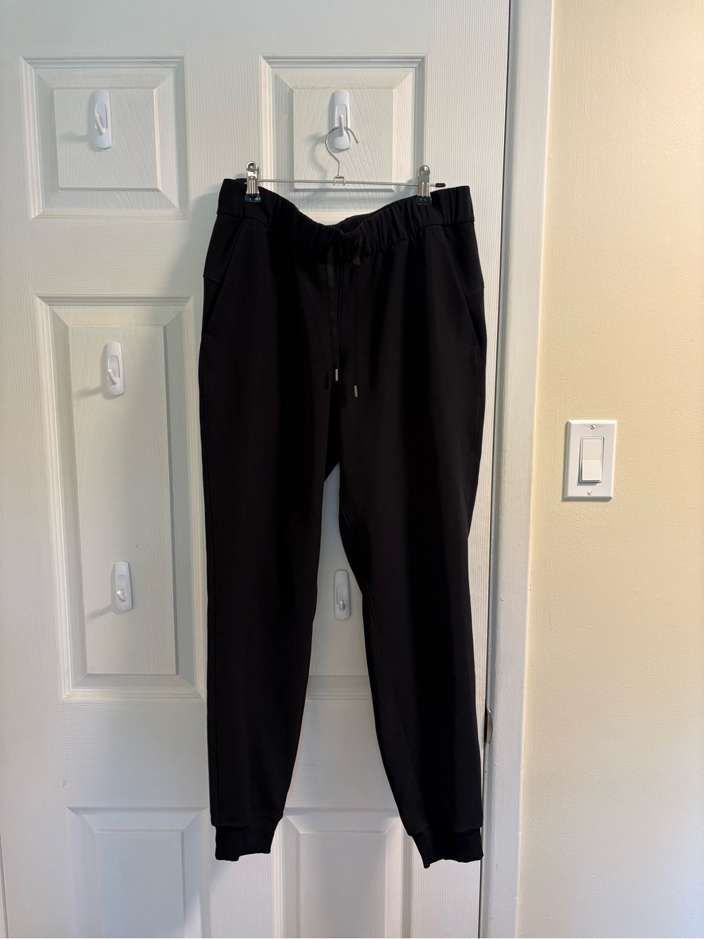 Black Lululemon on the fly joggers (woven)